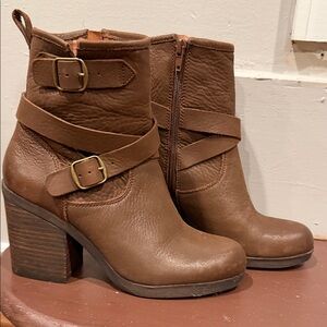 Lucky Brand Elegant Brown Heeled Boots with Buckle Detail Size 7.5M
